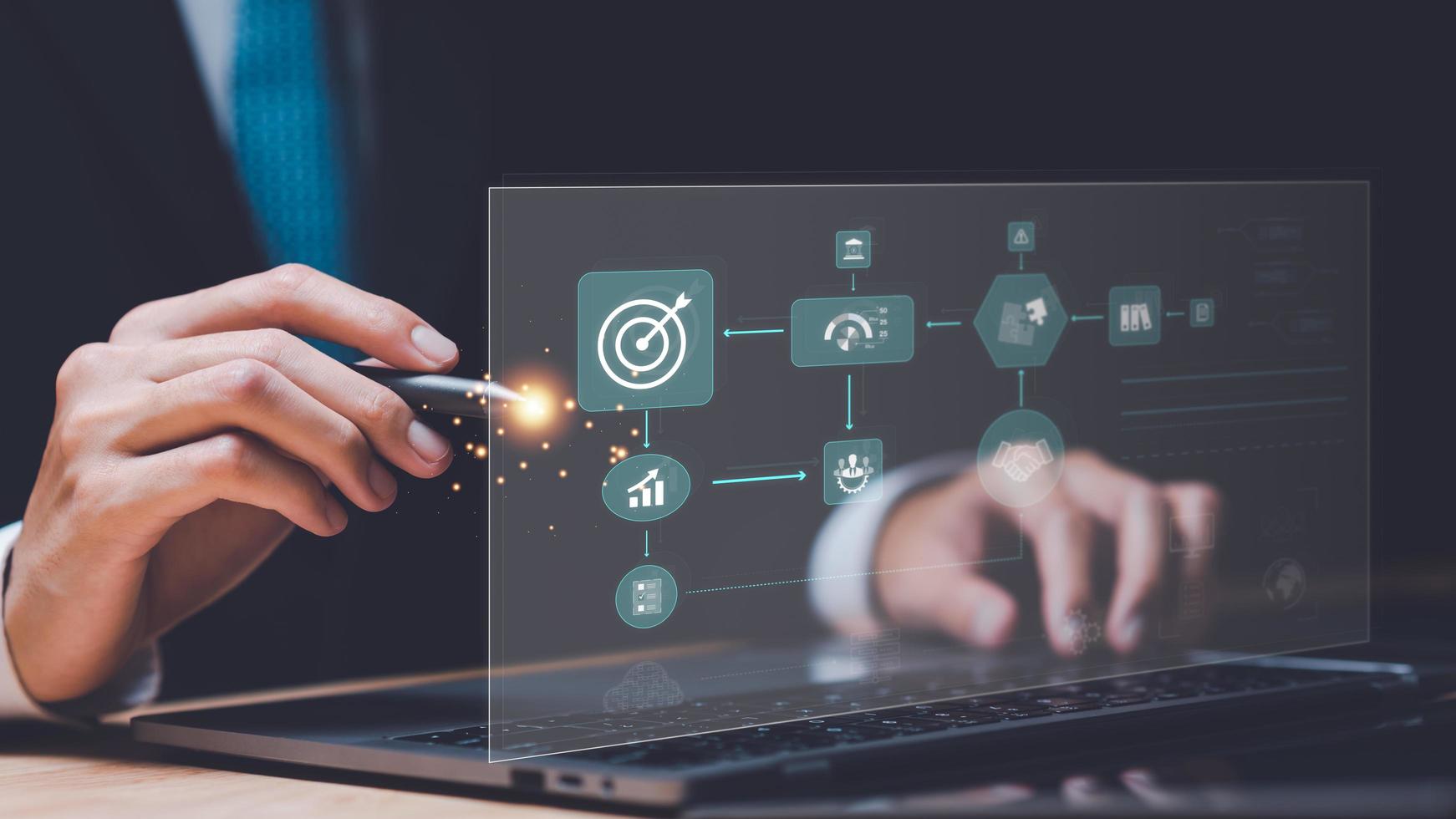 Geschäftsmann zeigen Geschäft Prozess und Arbeitsablauf mit virtuell Flussdiagramm, Planung und Rahmen korporativ Wachstum Tore ,Geschäft Prozess Optimierung ,Geschäft Lösungen ,Erfolg Strategie Schritte foto