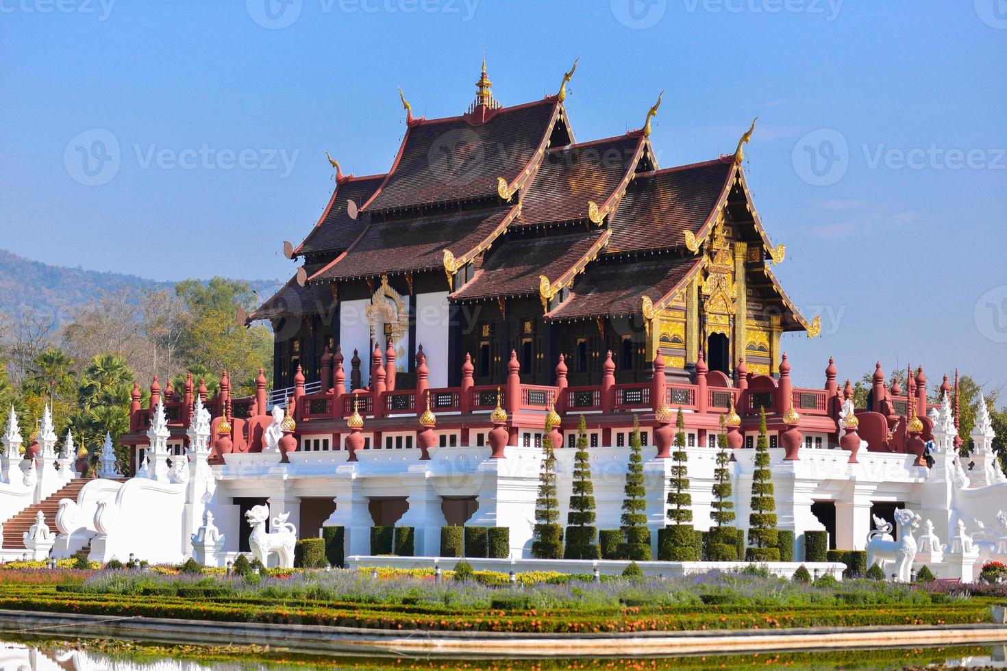 ho kham luang auf der royal flora expo, traditionelle thailändische architektur im lanna-stil, chiang mai, thailand foto