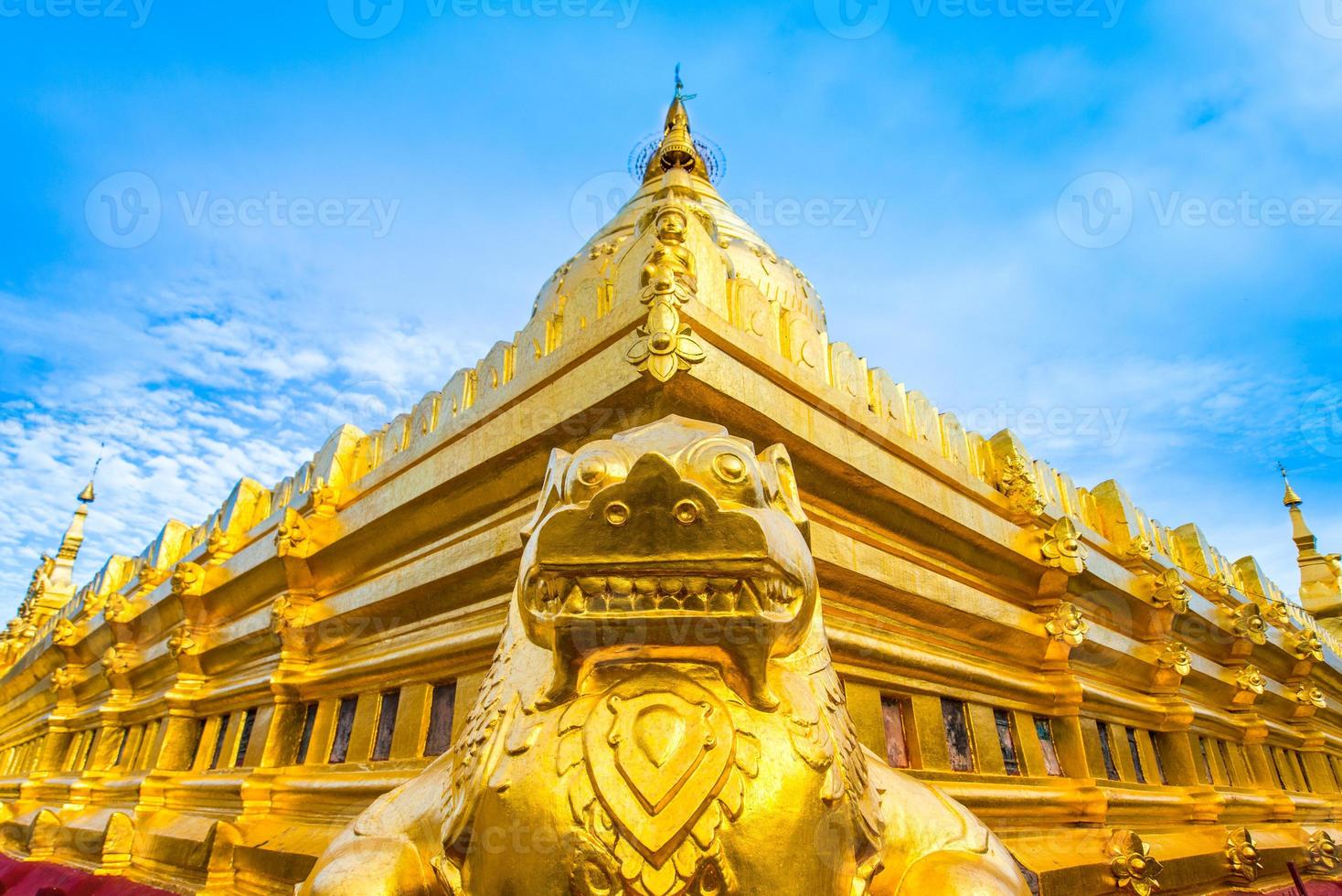 das shwezigon Pagode ist ein Buddhist Tempel gelegen im Nyaung-u, Bagan, Myanmar foto