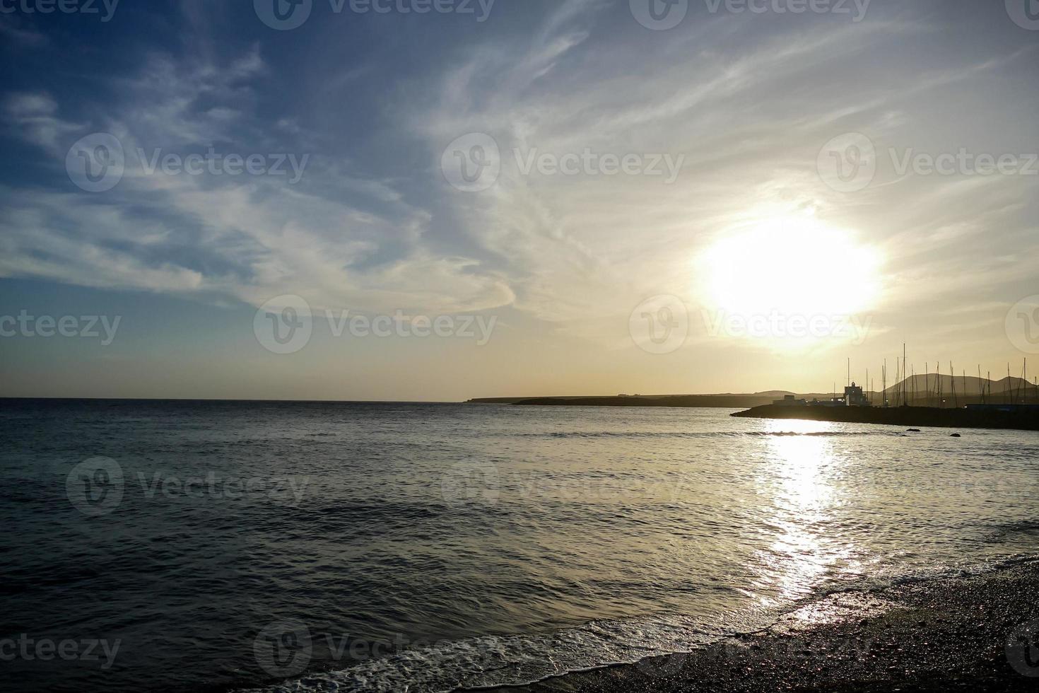 szenisch Aussicht von das Meer foto