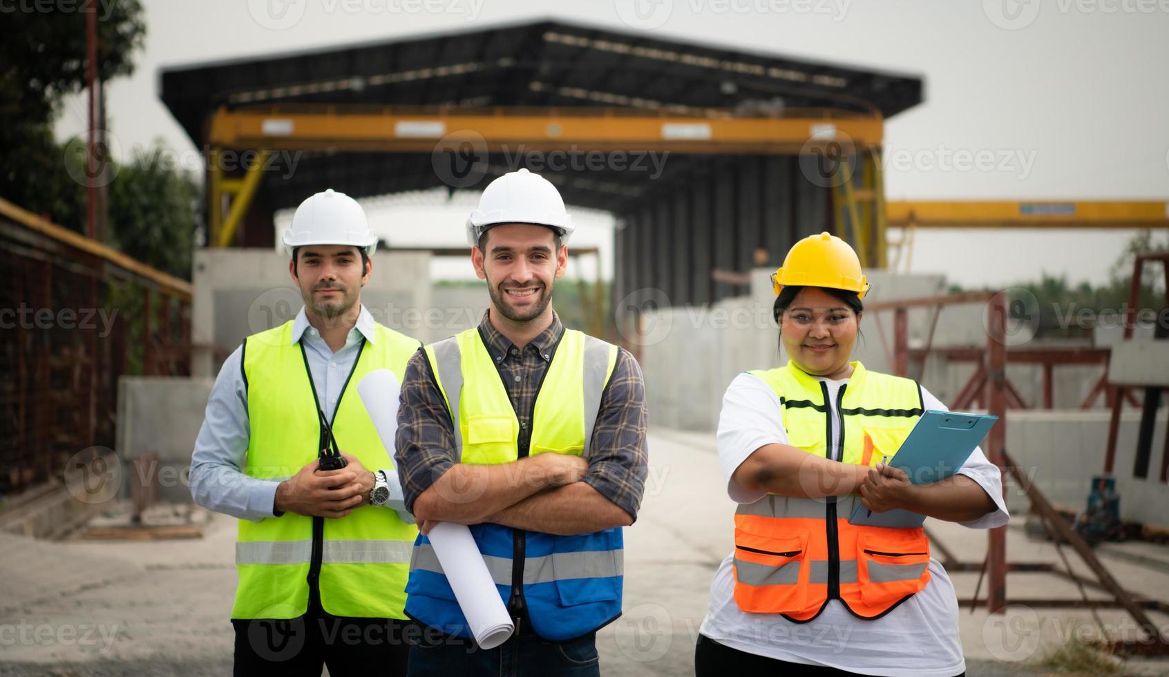 Architekt Porträt Konstruktion Supervisor und Konstruktion Ingenieur Arbeiten auf ein Konstruktion Projekt foto