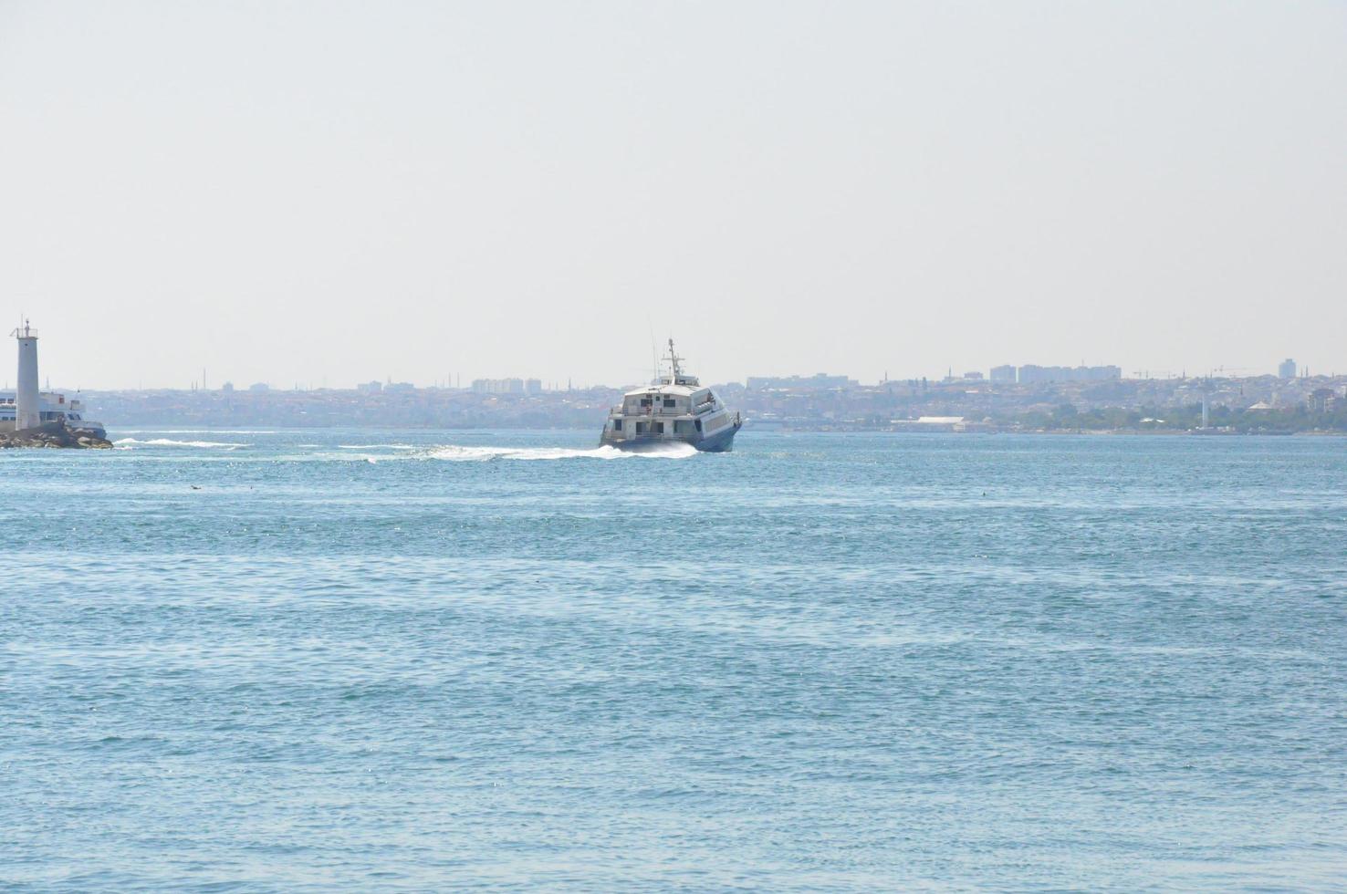 Dampfschiff Fähre Hafen und Meer Hintergrund und Landschaft foto