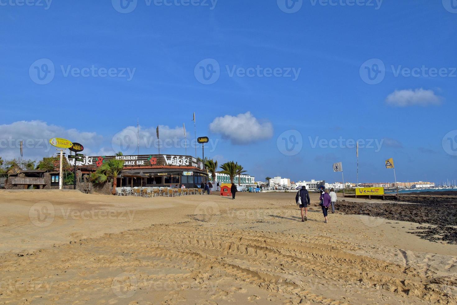 Aussicht von das Strand und Blau Ozean auf das Kanarienvogel Insel fuerteventura im Spanien foto