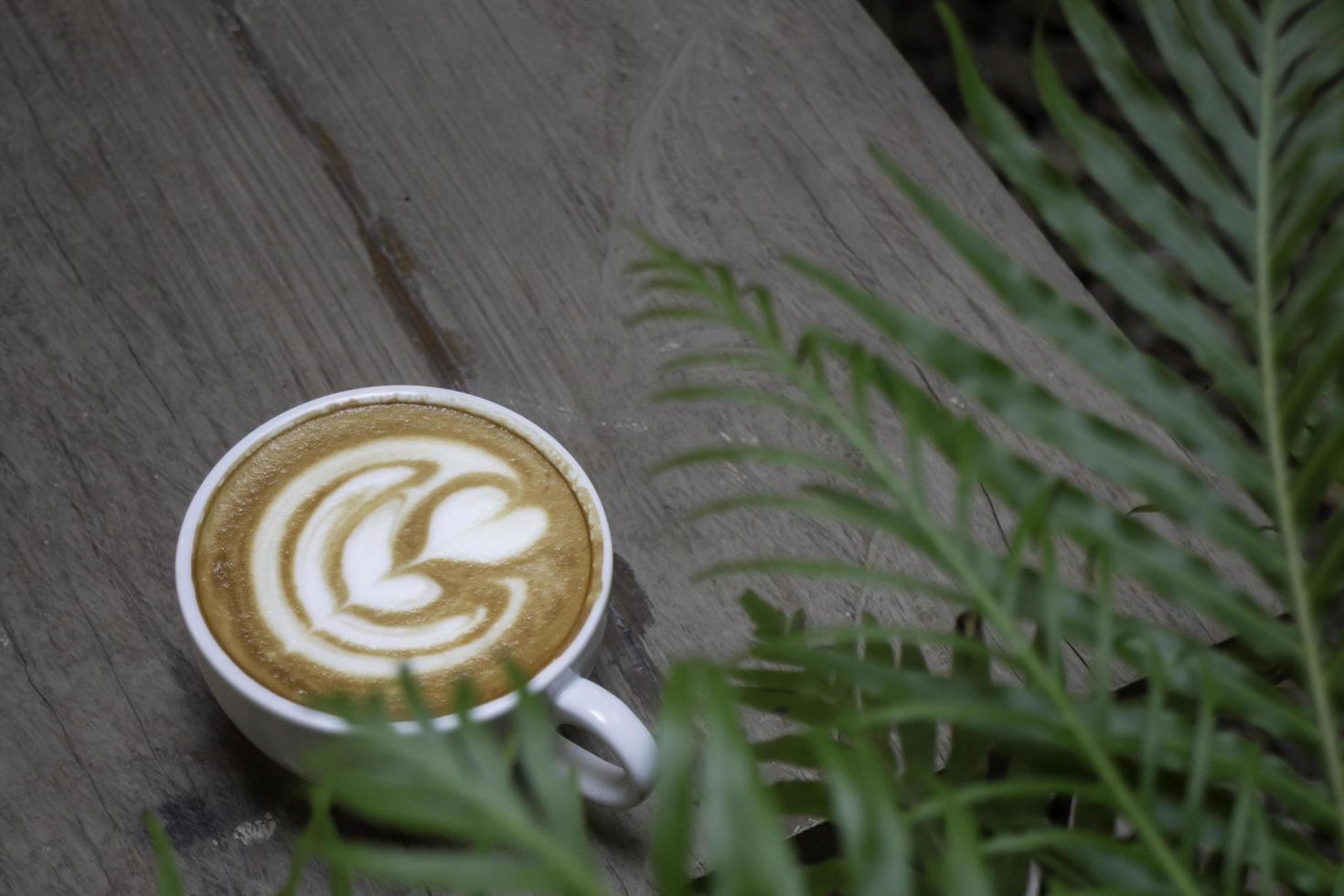 handgefertigter heißer Milchkaffee foto