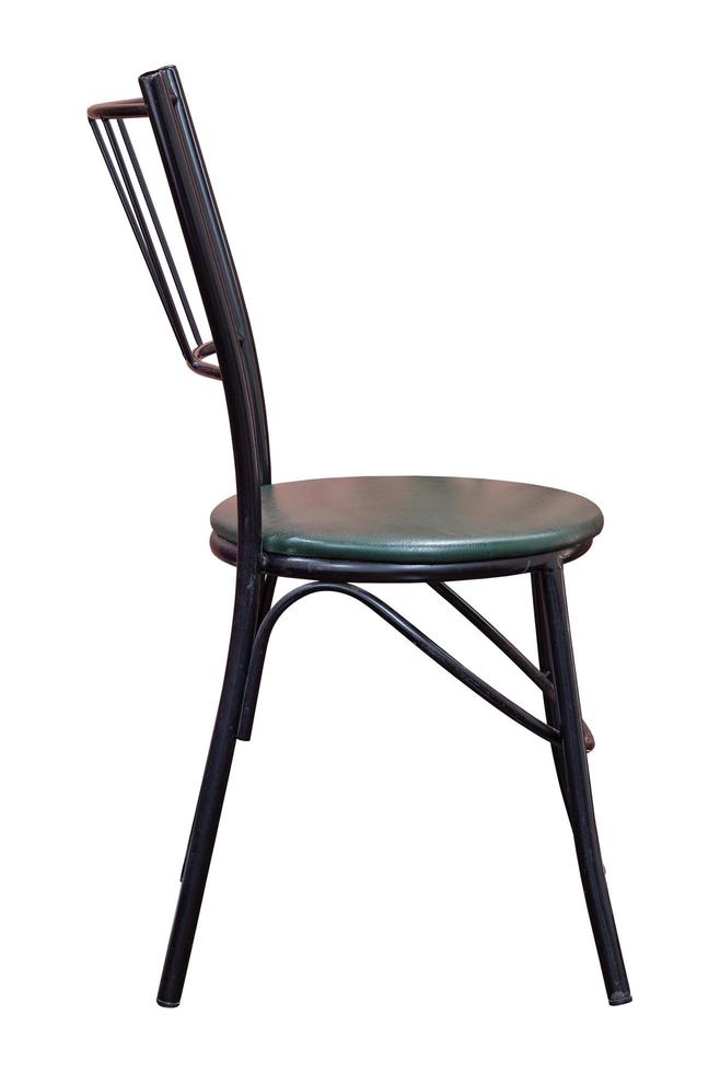 Seite Aussicht von schwarz Metall Stuhl mit Leder Sitz isoliert auf Weiß Hintergrund mit Ausschnitt Pfad foto