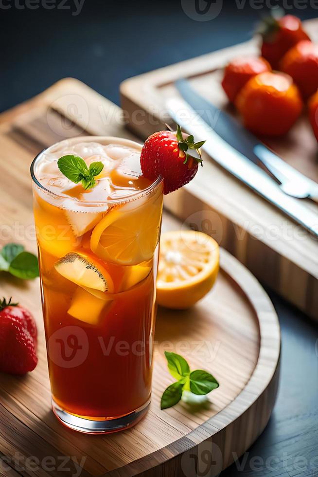 erfrischend fruchtig Sommer- trinken auf Tabelle mit Zitrone und Minze foto