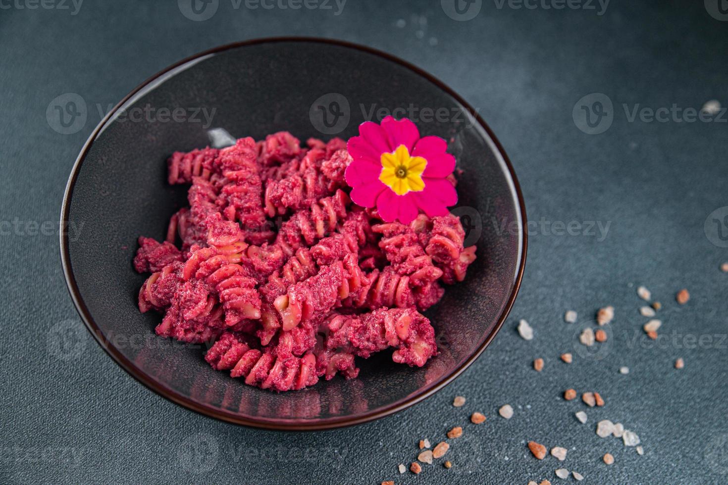 Pasta Zuckerrüben Soße Rote Beete Gemüse Essen Mahlzeit Essen Snack auf das Tabelle Kopieren Raum Essen Hintergrund rustikal oben Aussicht foto