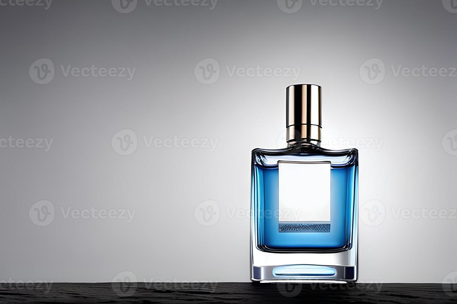 Blau Flasche Parfüm Attrappe, Lehrmodell, Simulation Studio Schuss, isoliert Hintergrund, Weiß Etikett, Marketing und Produkt Präsentation. foto