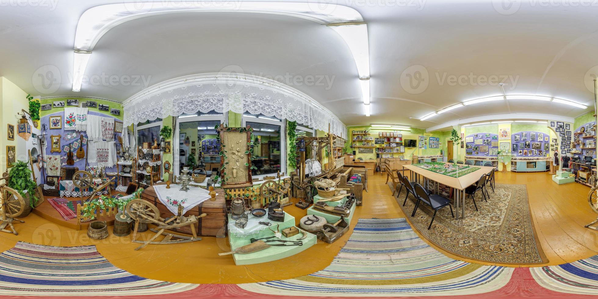 voll 360 hdri kugelförmig Panorama Aussicht im Innere Auditorium und Treffen Zimmer beim das Welt Krieg ii Museum im gleichwinklig äquidistant Projektion. vr Inhalt foto