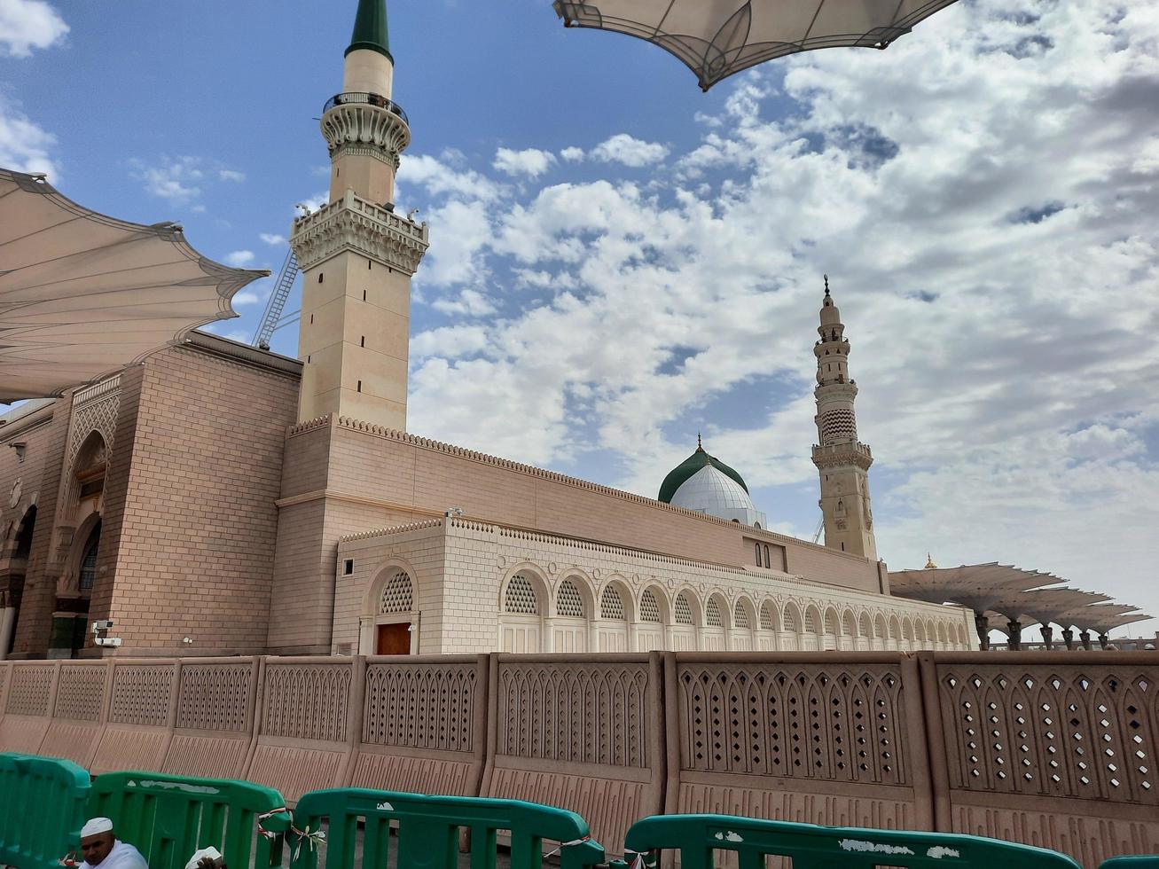 Medina, Saudi Arabien, April 2023 - - schön draußen Aussicht von das Propheten Moschee im Medina. foto