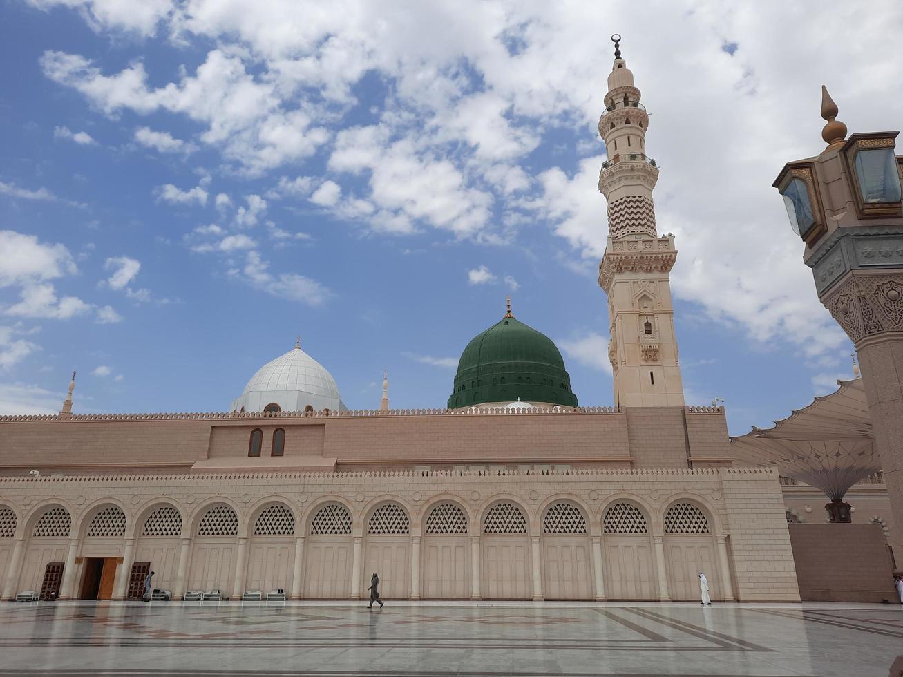 Medina, Saudi Arabien, April 2023 - - schön draußen Aussicht von das Propheten Moschee im Medina. foto