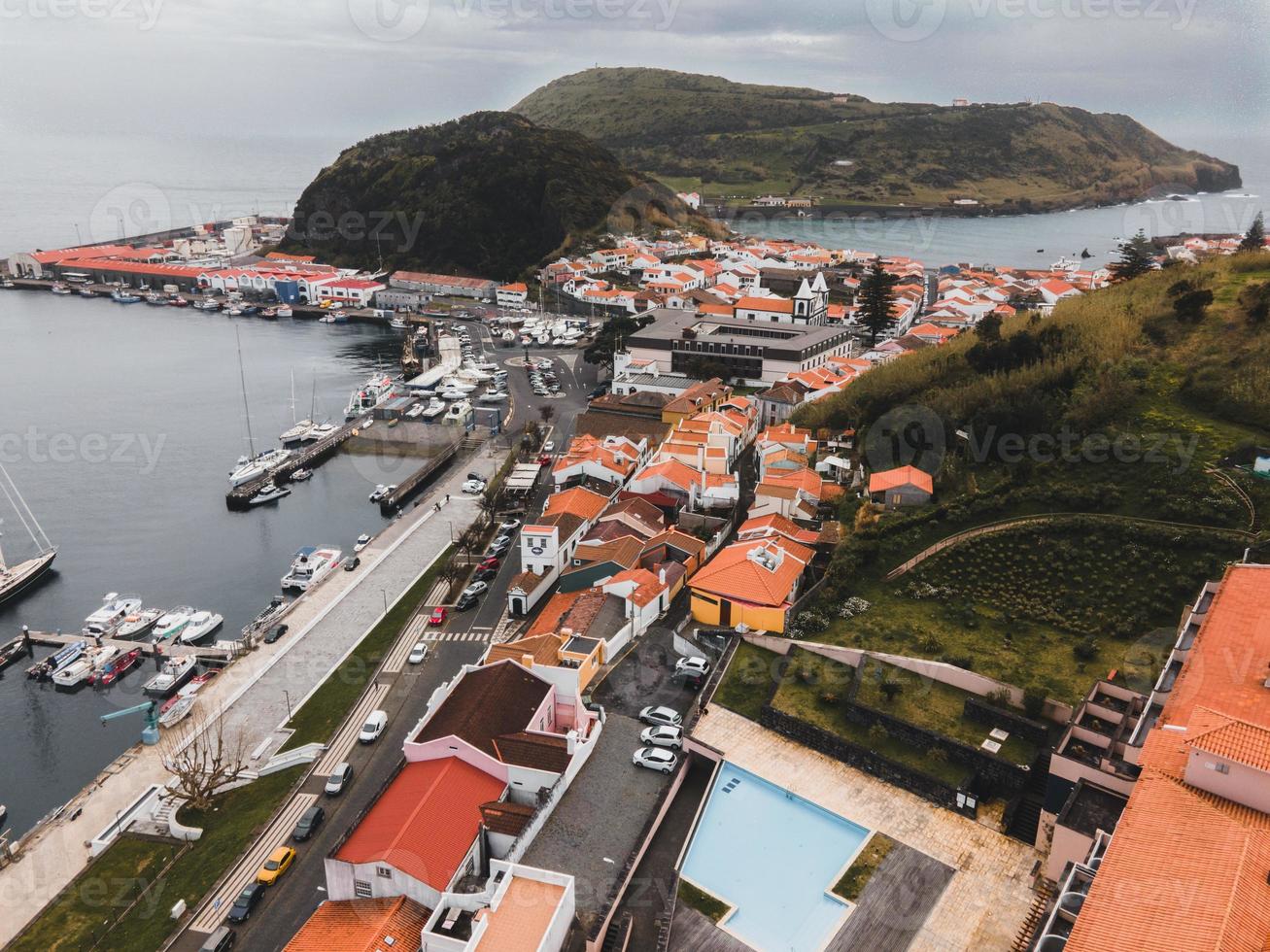 Aussicht von horta durch Drohne im faial, das Azoren foto
