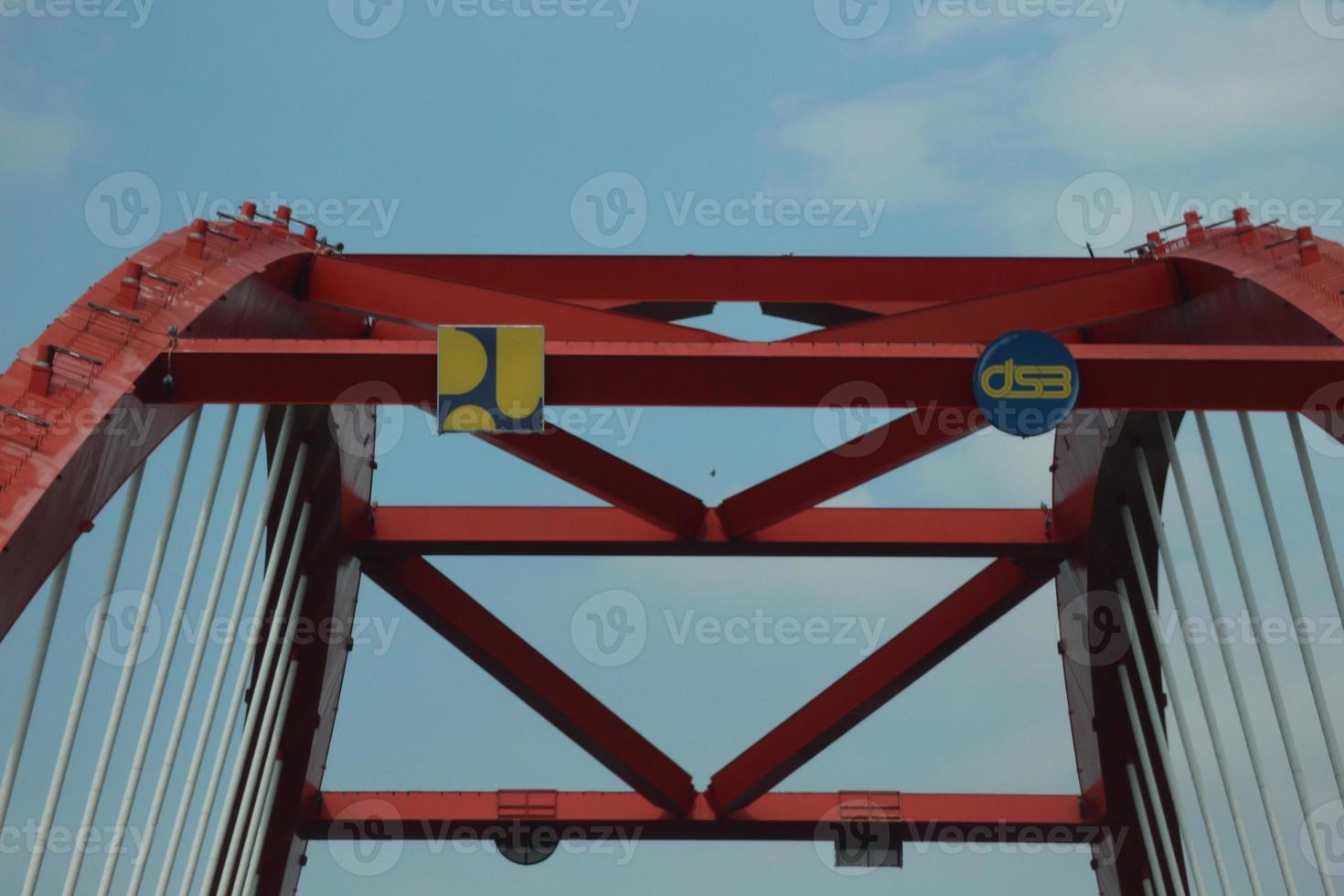 Kalikuto Brücke Stahl Struktur. das Kali Kuto Brücke ist das zuerst Brücke im Indonesien deren Struktur ist gebaut direkt beim das Installation Seite? ˅ foto