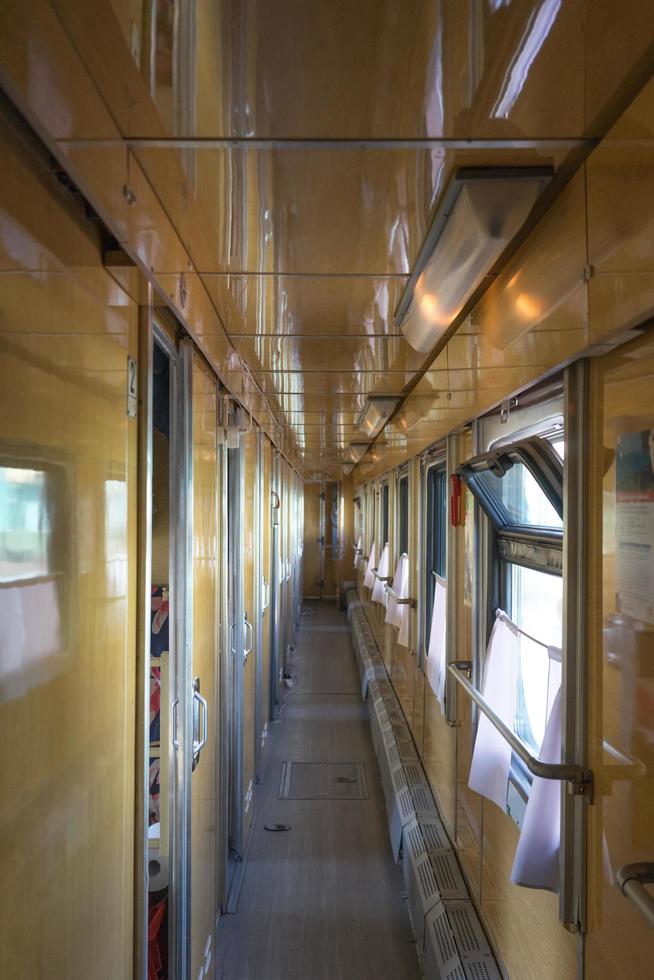 das Auto des alten Zuges ohne Menschen. foto