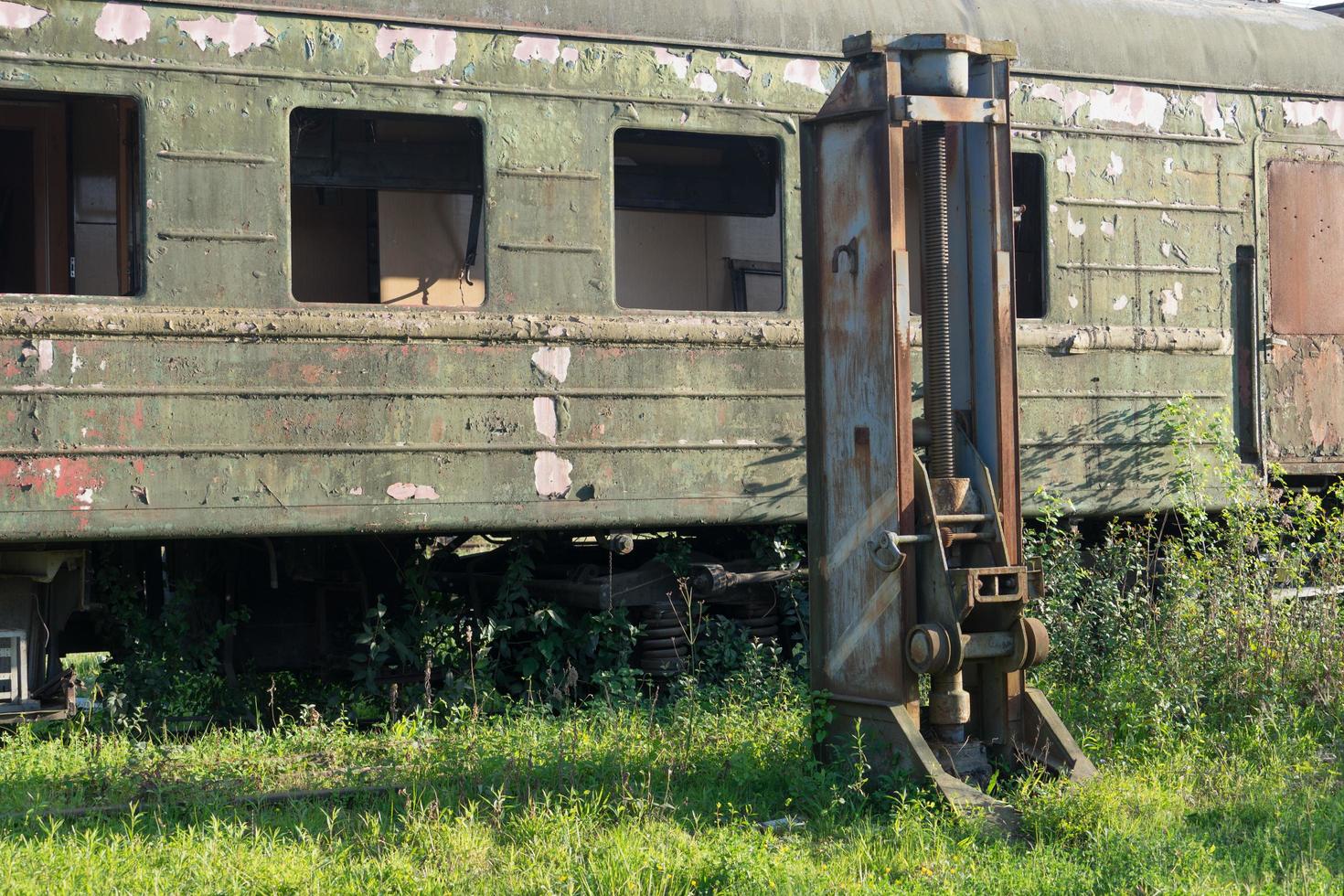 zerstörtes Eisenbahndepot in Abkhazia. foto