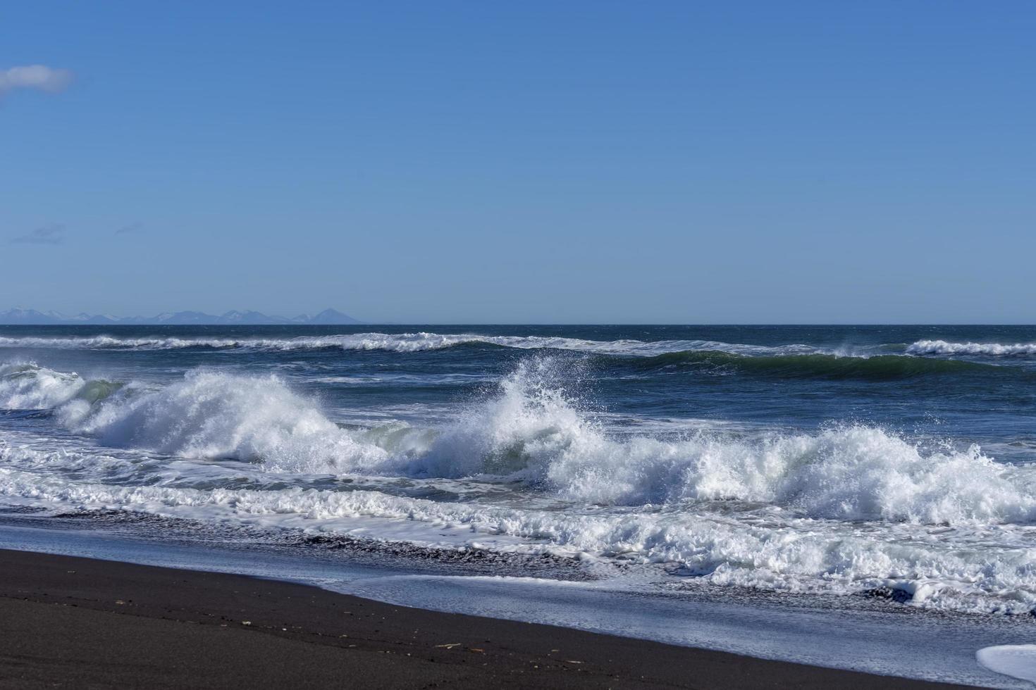 Seelandschaft mit Blick auf den Strand von Khalaktyrka foto