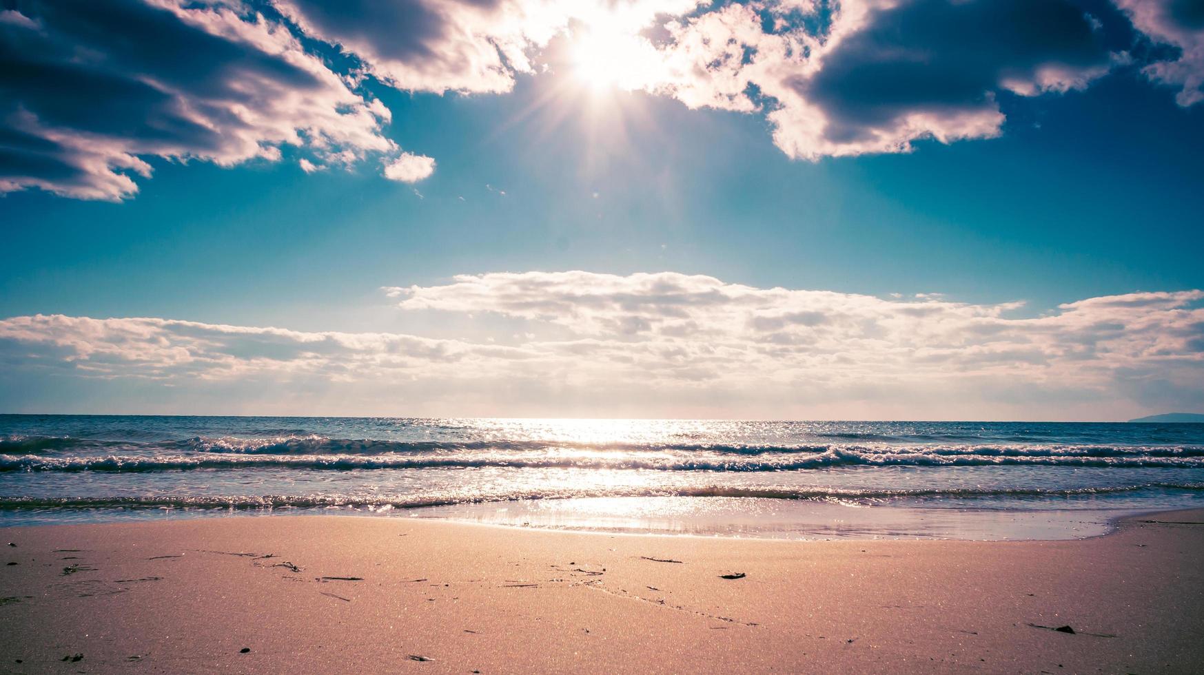 der sandstrand des meeres von japan foto