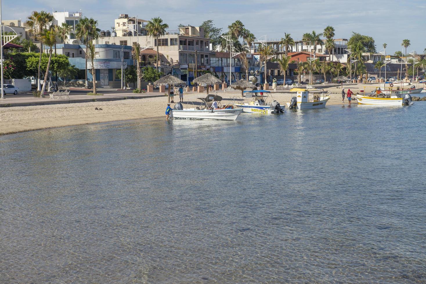 boote am strand im malecon von la paz baja california sur mexico foto