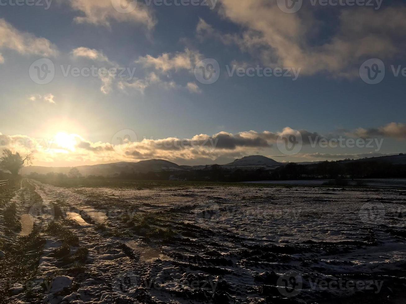 ein Aussicht von das caradoc Hügel im Shropshire im das Winter foto