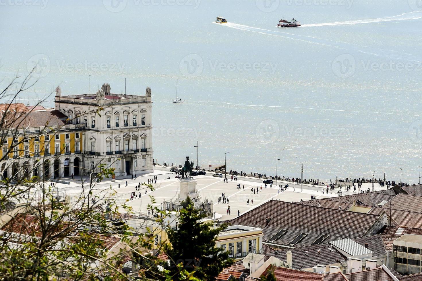 Antenne Aussicht von das Stadt im Lissabon Hauptstadt foto