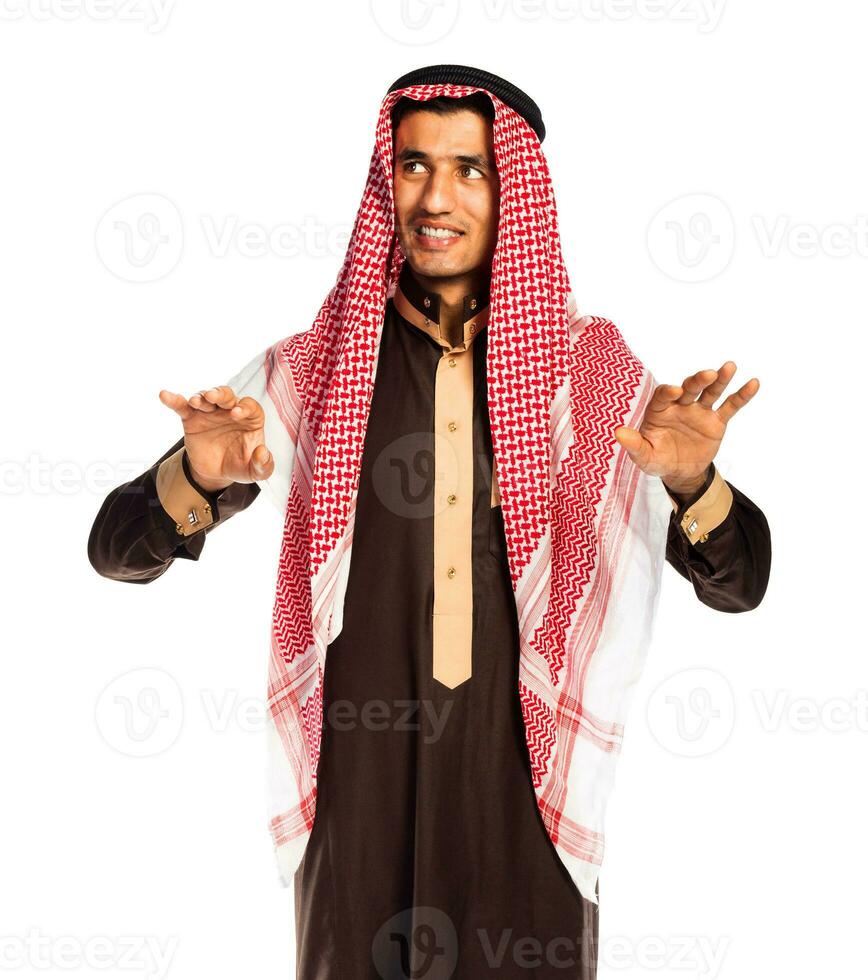 arabisch Mann drücken virtuell Taste auf Weiß foto