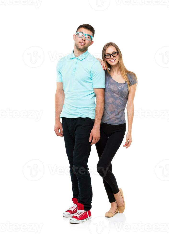 schön jung glücklich Paar lächelnd, Mann und Frau suchen beim Kamera, isoliert Über Weiß foto