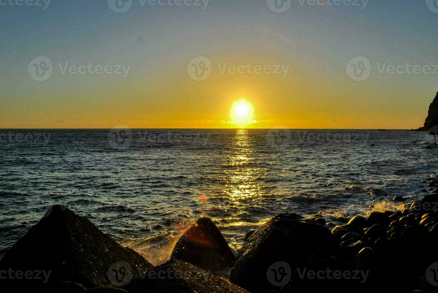 szenisch Aussicht von das Ufer foto