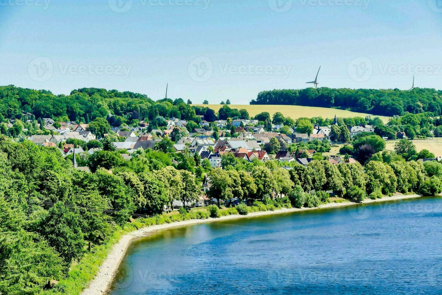 szenisch Aussicht von das Ufer foto