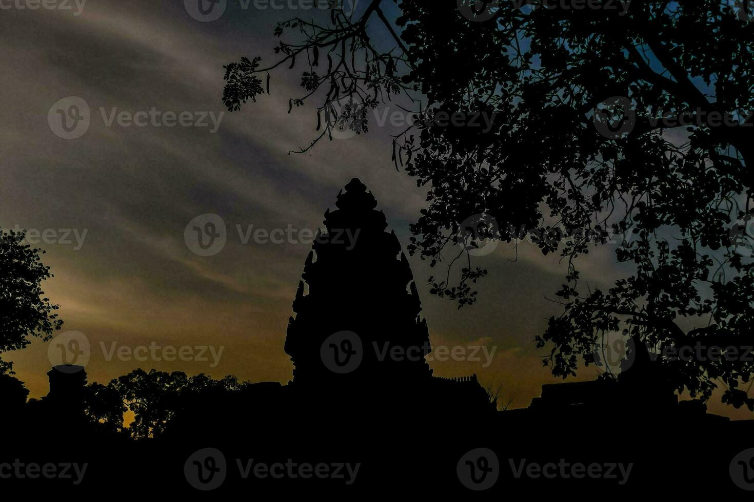 ein uralt Tempel im Thailand foto