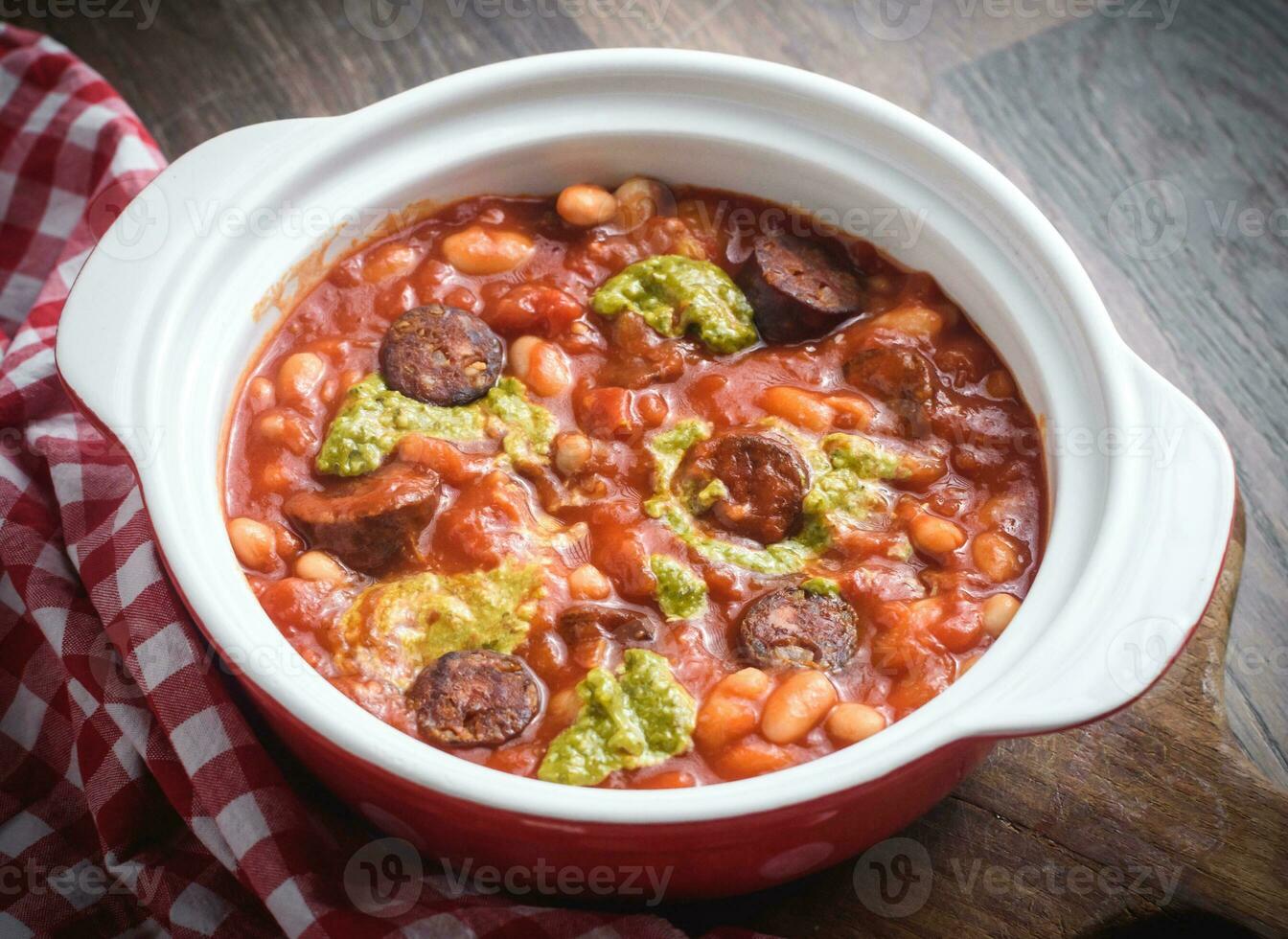 Bohne Suppe mit Würste foto