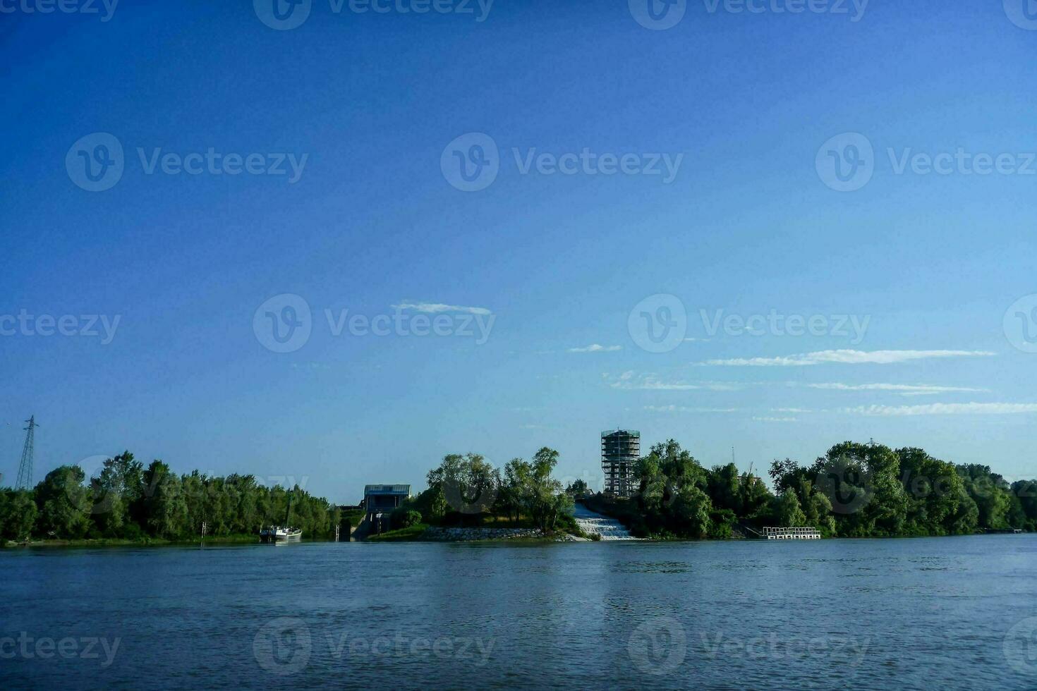 szenisch Aussicht von das Ufer foto