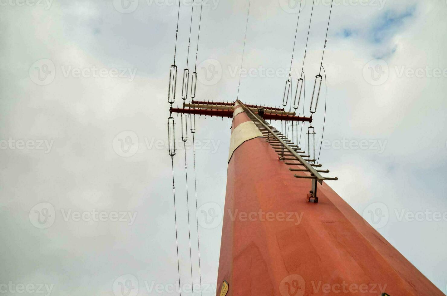 schließen oben von Elektrizität Stangen foto