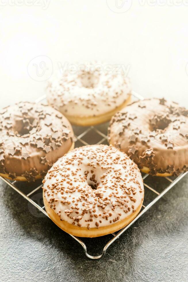 süße Schokoladen-Donuts foto