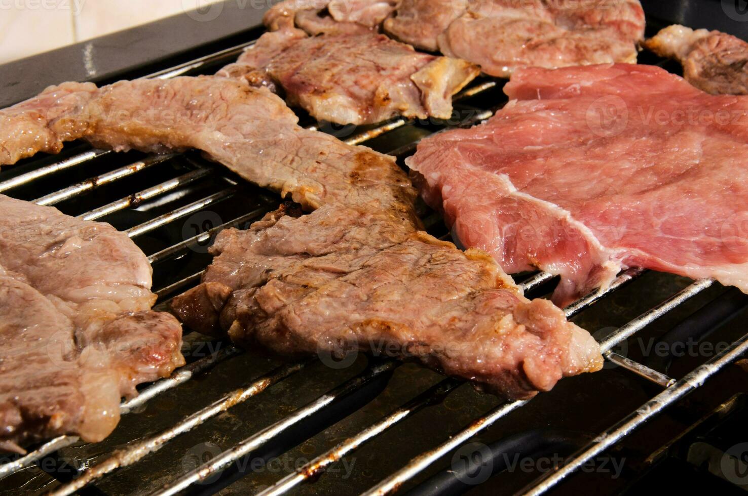 Fleisch auf dem Grill foto