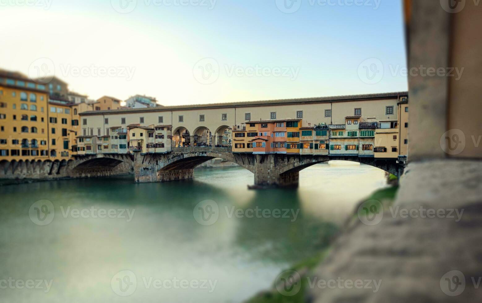 Brücke ponte Vecchio beim Sonnenuntergang, Florenz. Miniatur Wirkung. foto