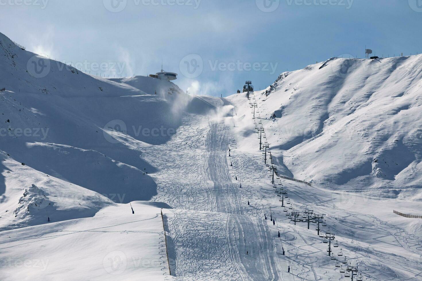 schneebedeckt Berg beim Grandvalira Ski Resort im pas de la casa foto