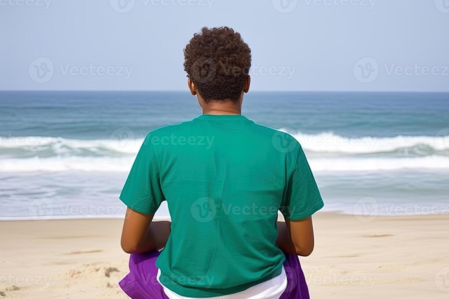 zurück Aussicht von ein Mann Sitzung auf ein Strand. ai generiert foto