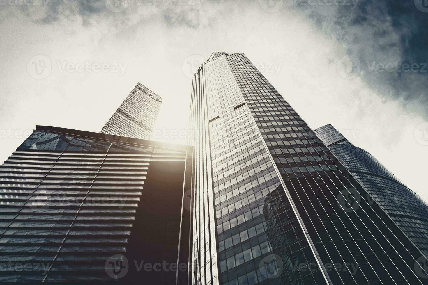 Wolkenkratzer, zeitgenössisch Büro Gebäude im Innenstadt Geschäft Center foto