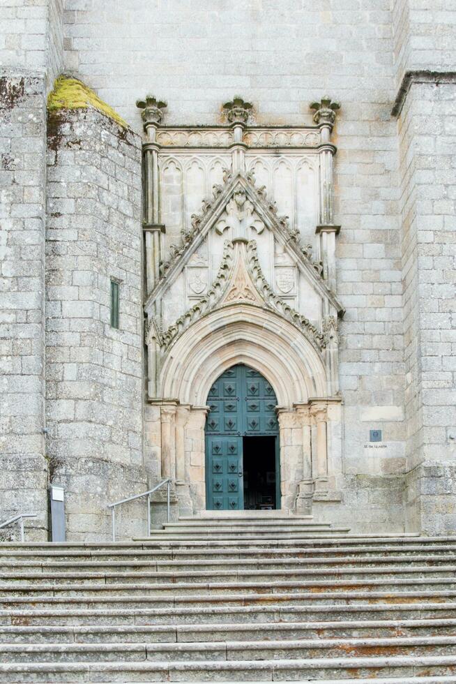 Main Eingang zu Guarda Dom, im Portugal foto