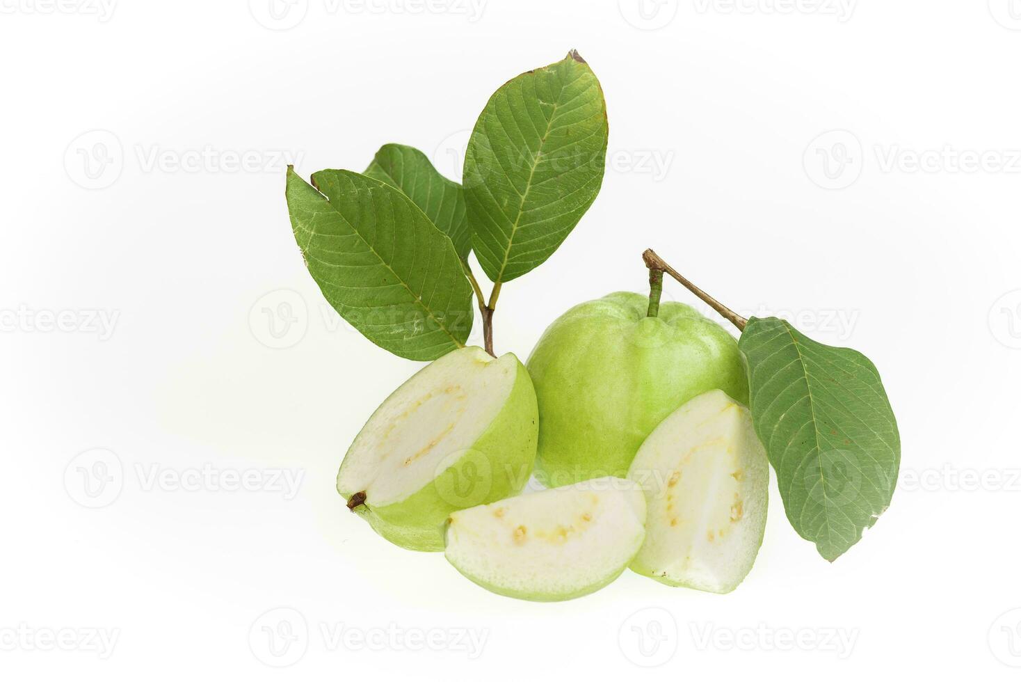 Guaven auf weißem Hintergrund foto