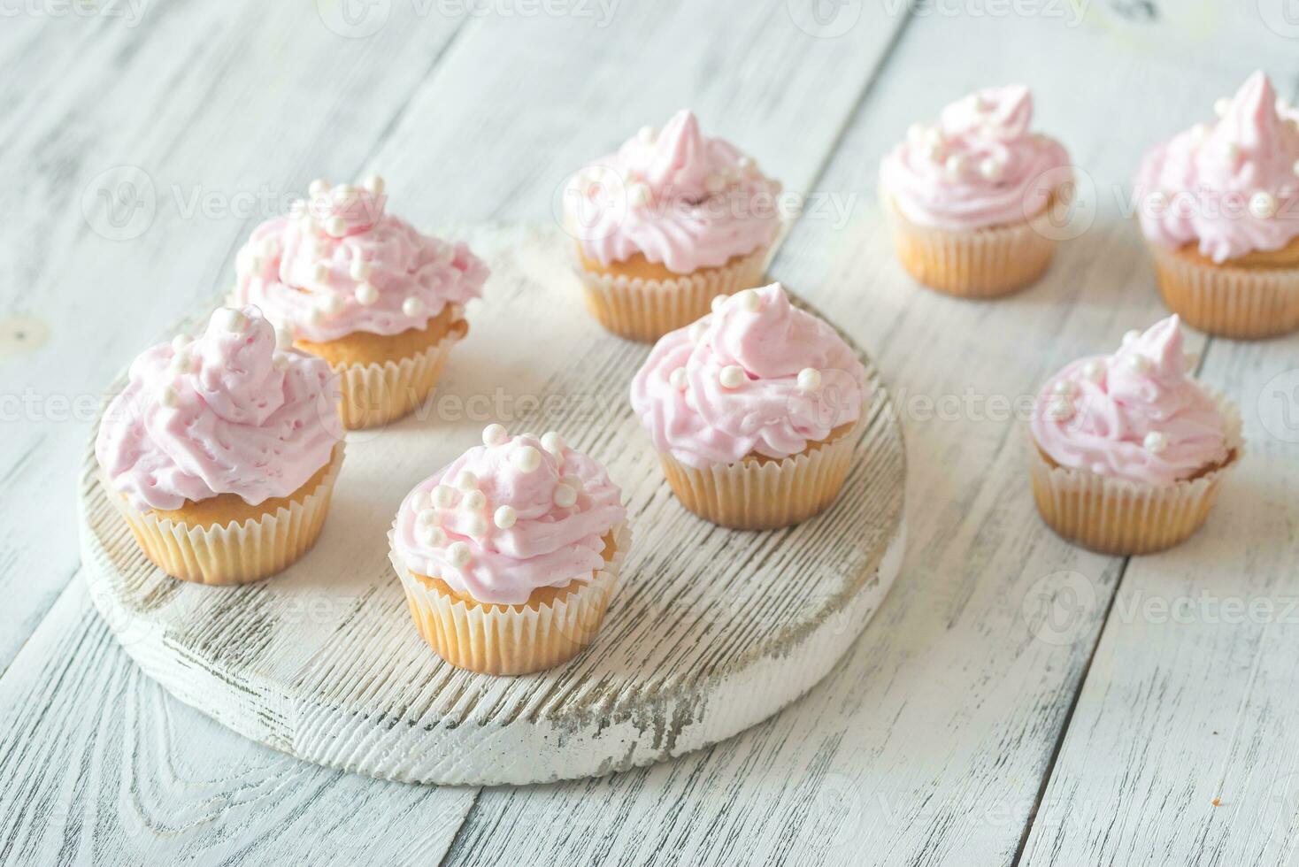 viele Rosa Sahne hausgemacht Cupcakes foto