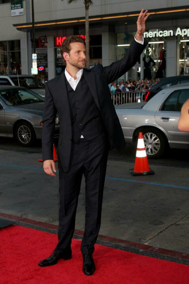 Bradley Cooper ankommen beim das alle Über Steve Premiere beim graumans Chinesisch Theater im los Engel ca. auf August 26 20092009 foto