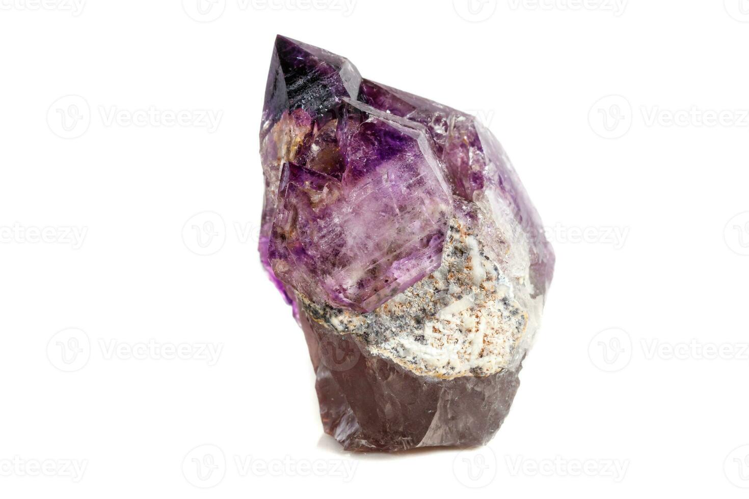 Makromineralstein Amethyst zusammen Rauchquarz, Rauchtopaz auf weißem Hintergrund foto