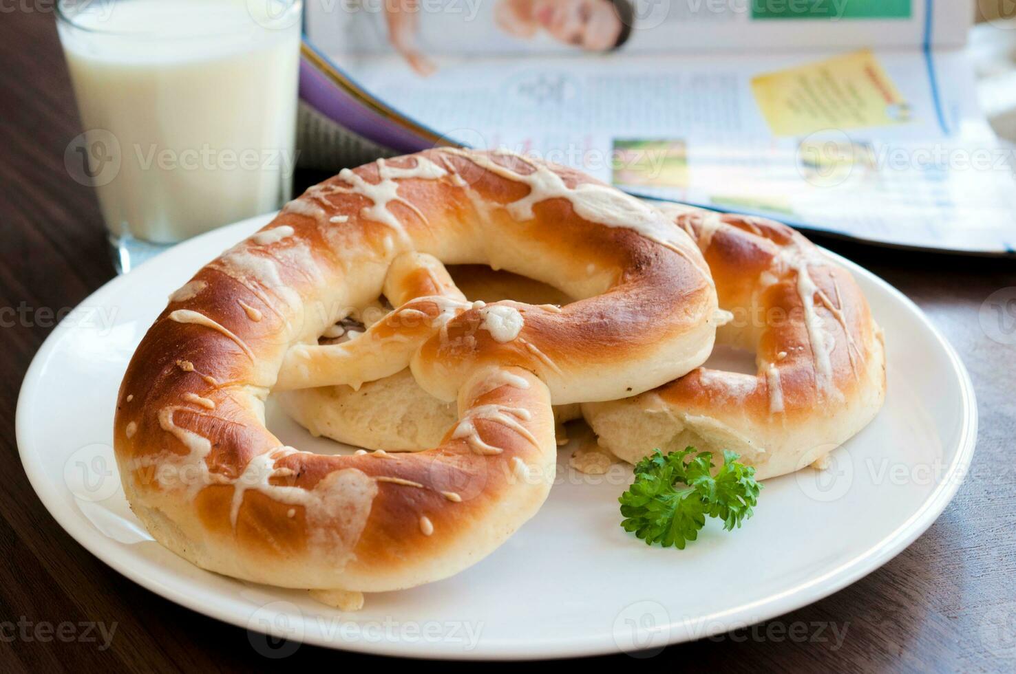 Brezeln serviert Frühstück foto