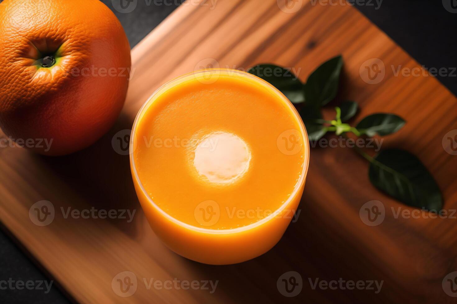 frisch gedrückt Orange Saft im ein Glas auf hölzern Tisch, Nahaufnahme. gesund Essen Konzept. generativ ai foto