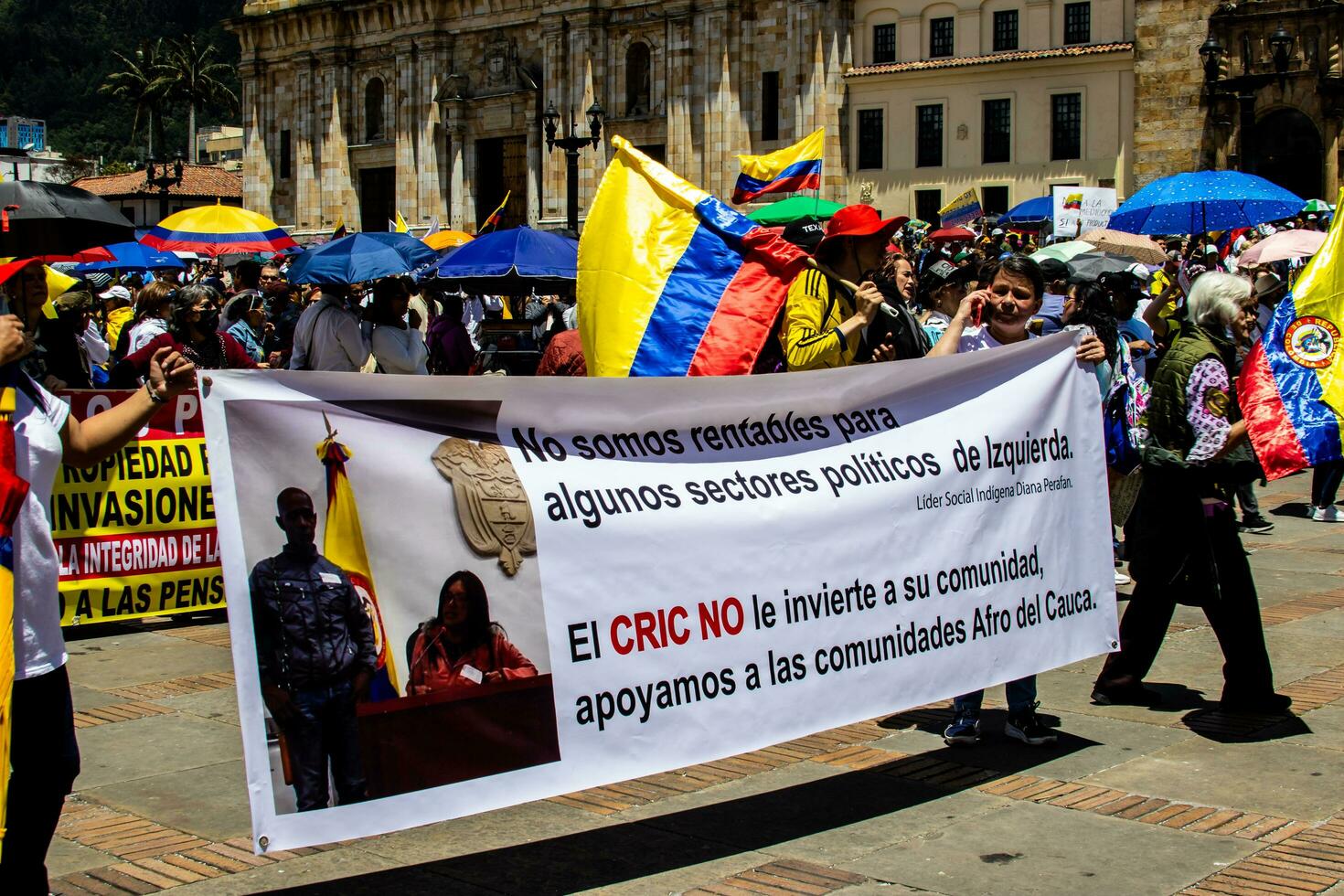 Bogotá, Kolumbien, 2022. friedlich Protest Märsche im Bogota Kolumbien gegen das Regierung von gustavo Petro. foto