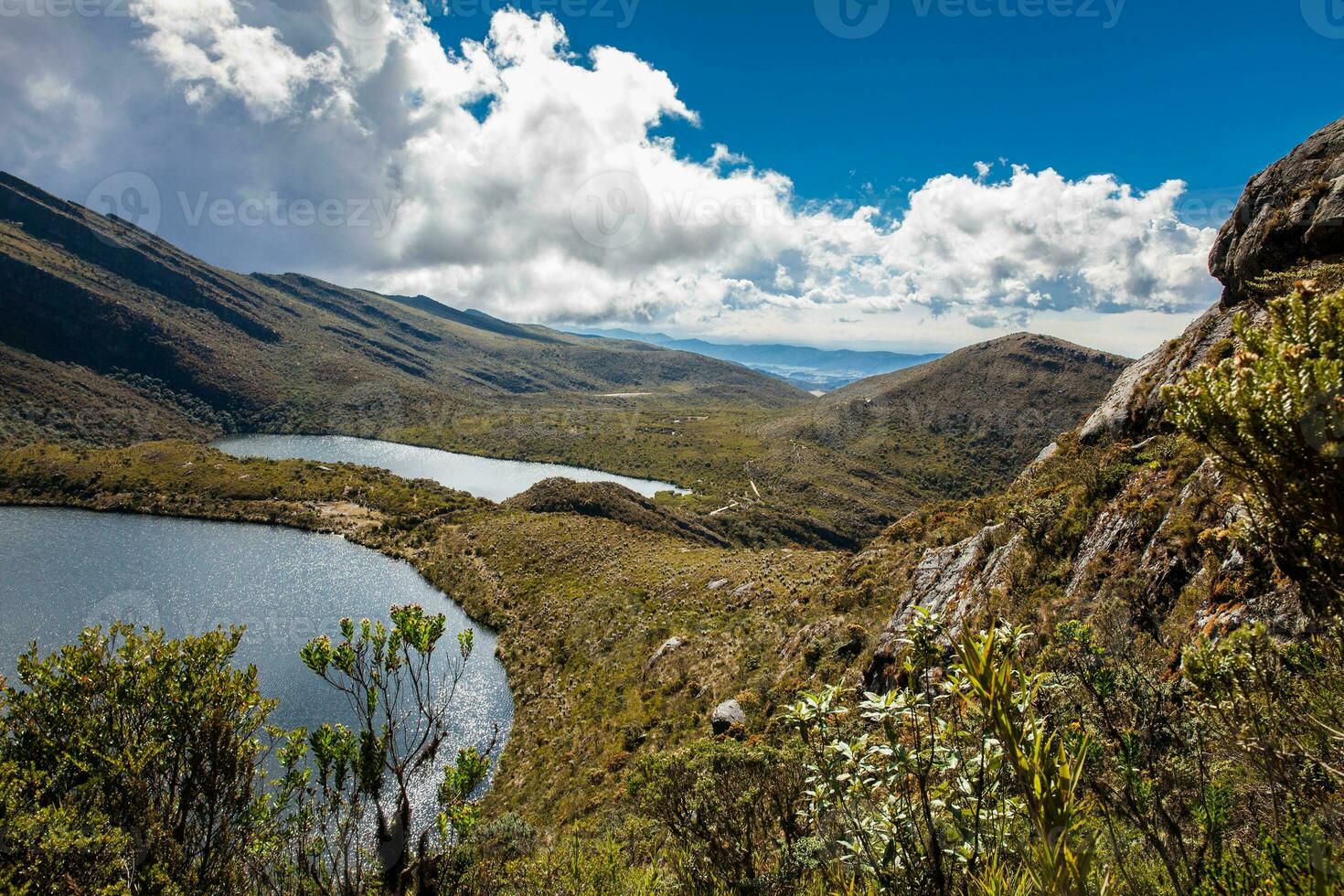 schön Landschaft von kolumbianisch andean Berge zeigen paramo Art Vegetation im das Abteilung von cundinamarca foto