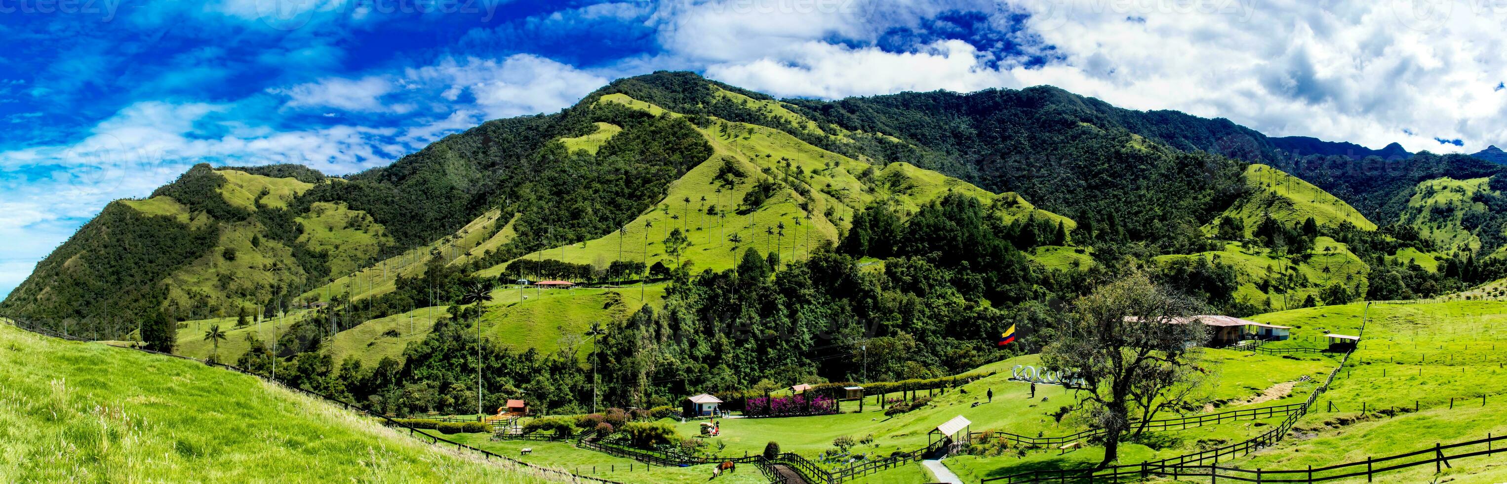 schön Panorama- Aussicht von das Kokos Senke beim das quindio Region im Kolumbien foto