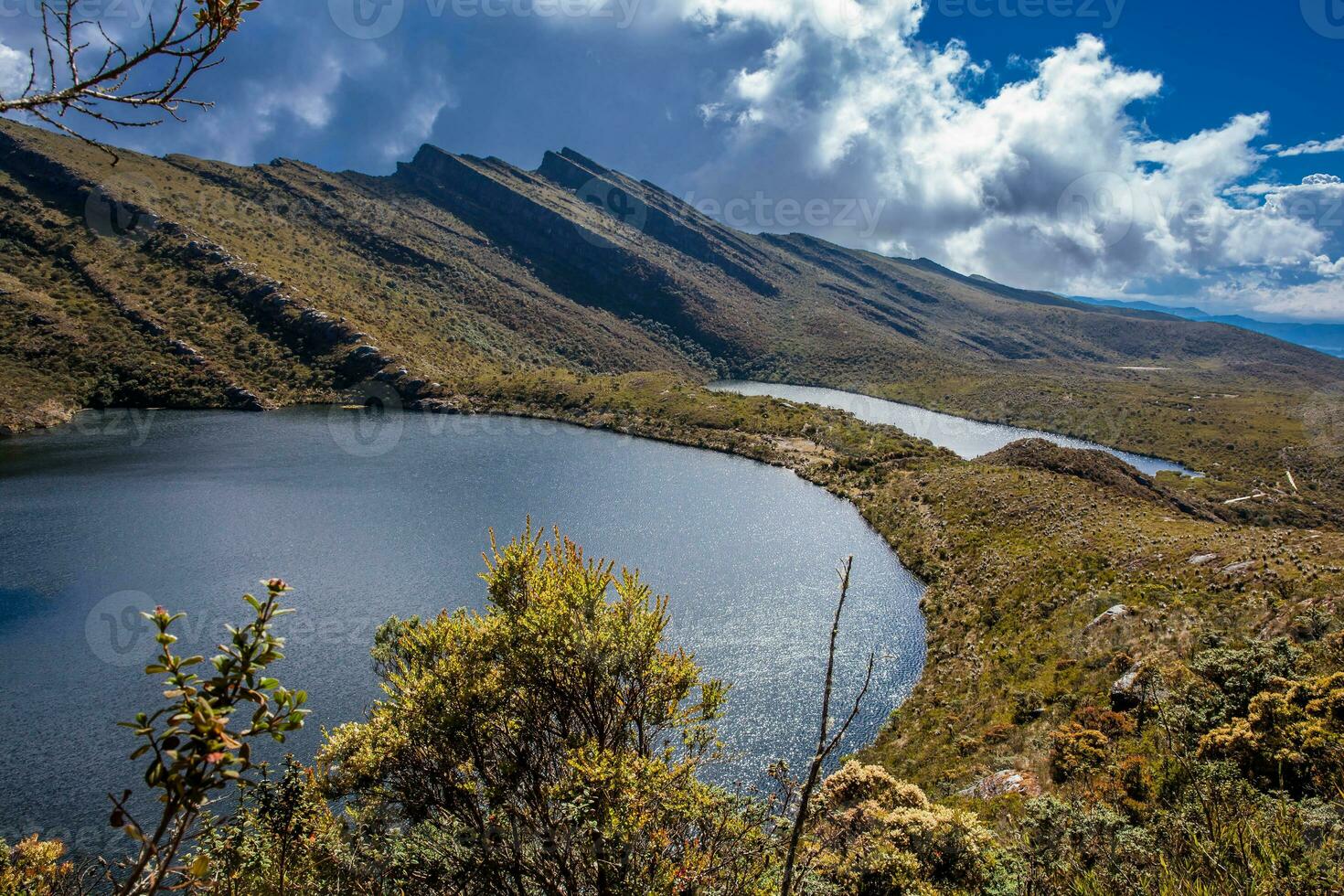 schön Landschaft von kolumbianisch andean Berge zeigen paramo Art Vegetation im das Abteilung von cundinamarca foto