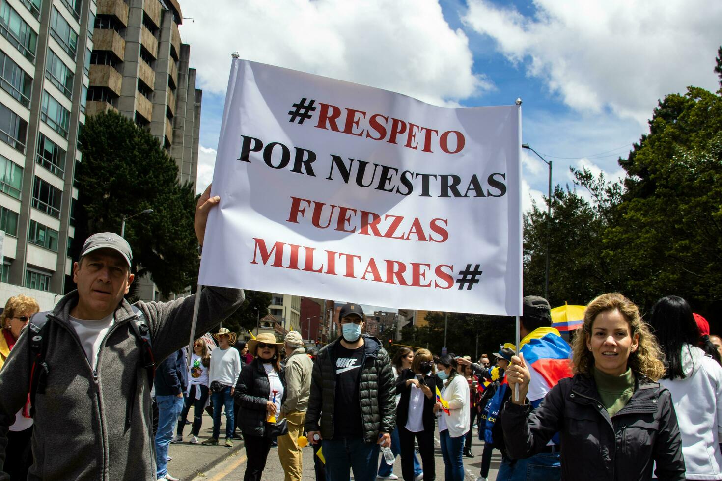 Bogotá, Kolumbien, 2022. friedlich Protest Märsche im Bogota Kolumbien gegen das Regierung von gustavo Petro. foto